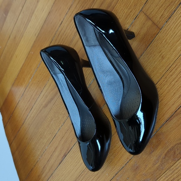 NWT Life Stride black patent leather pumps size 7.5 Wide - Picture 3 of 8